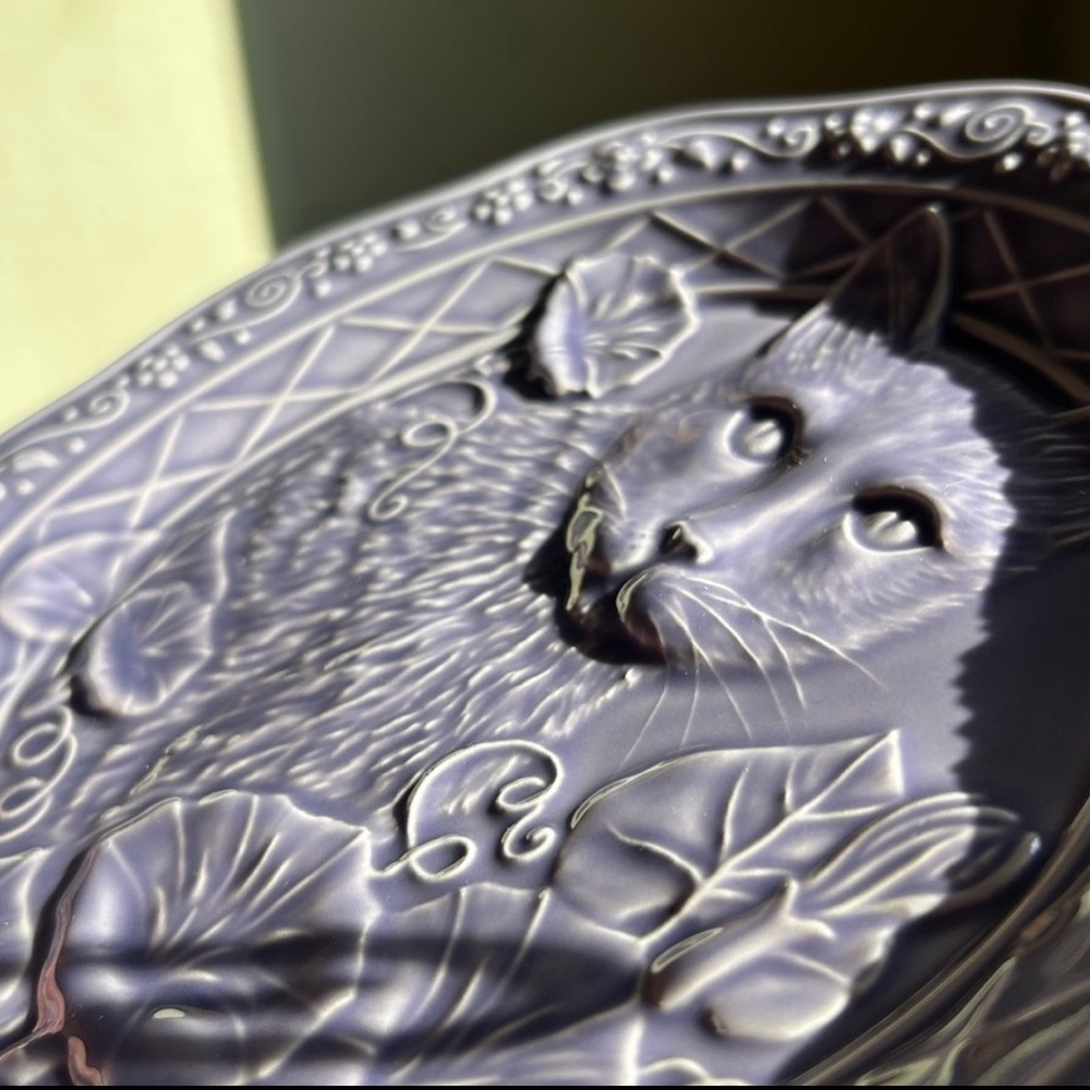 SALE Portugal The Meow Collection Patricia BA Shea Purple Majolica Cat Plates - Picture 3 of 16